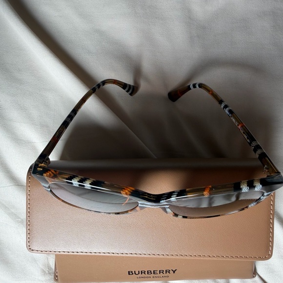 Burberry 55mm Phantos Sunglasses - Picture 3 of 10